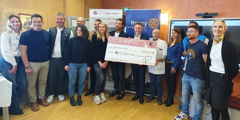 Remise du chèque par le Rotary Club Pharo Marseille 